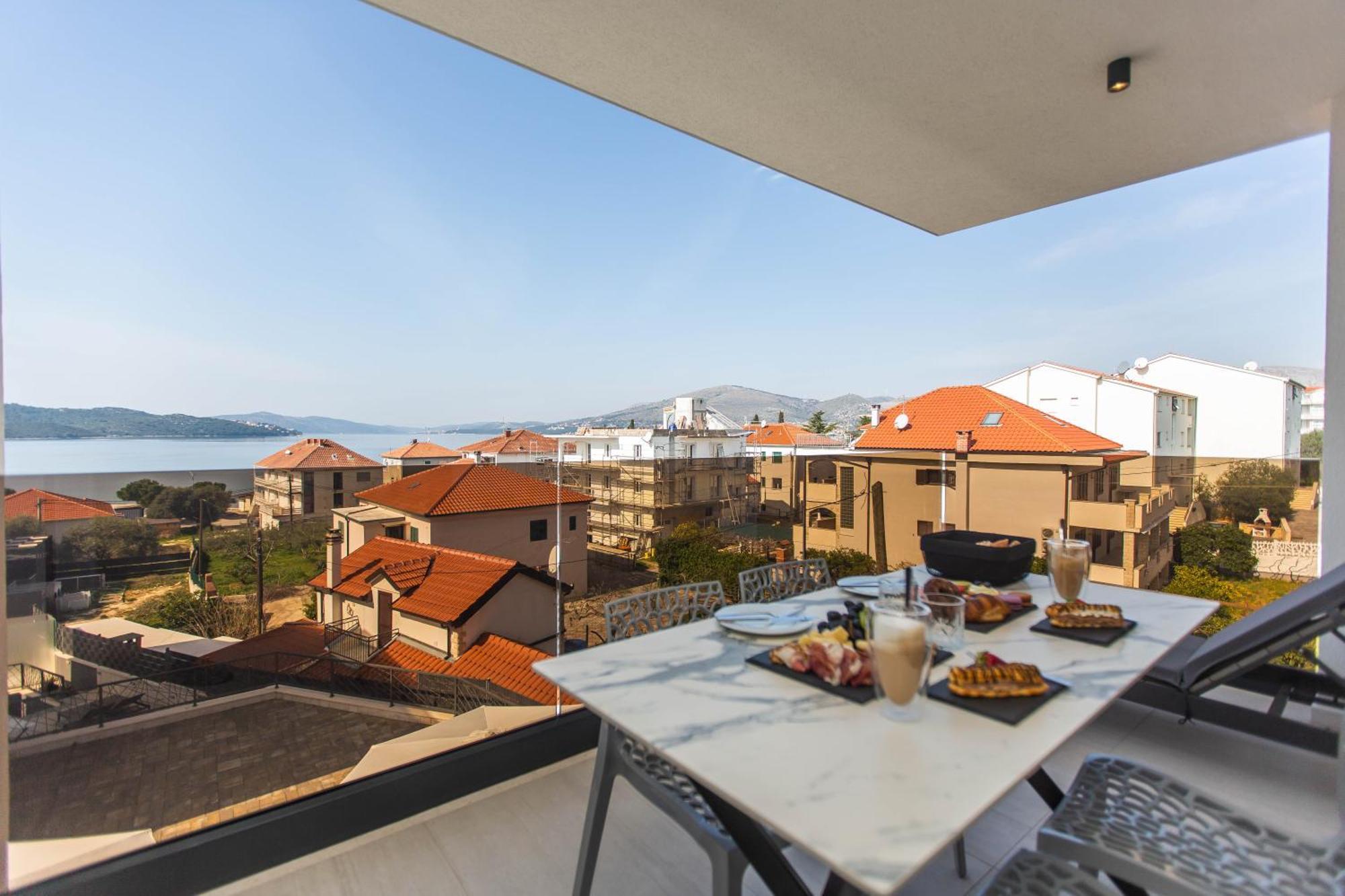 Villa 23 B Heated Pool Трогир Екстериор снимка